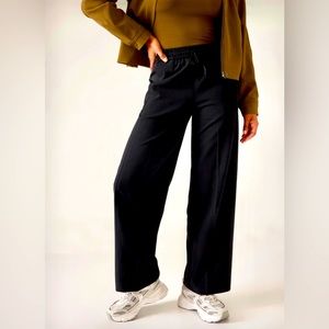 NEW ✨ Athleta Stride Pant Wide Leg Stretch Black Comfort Large Roomy